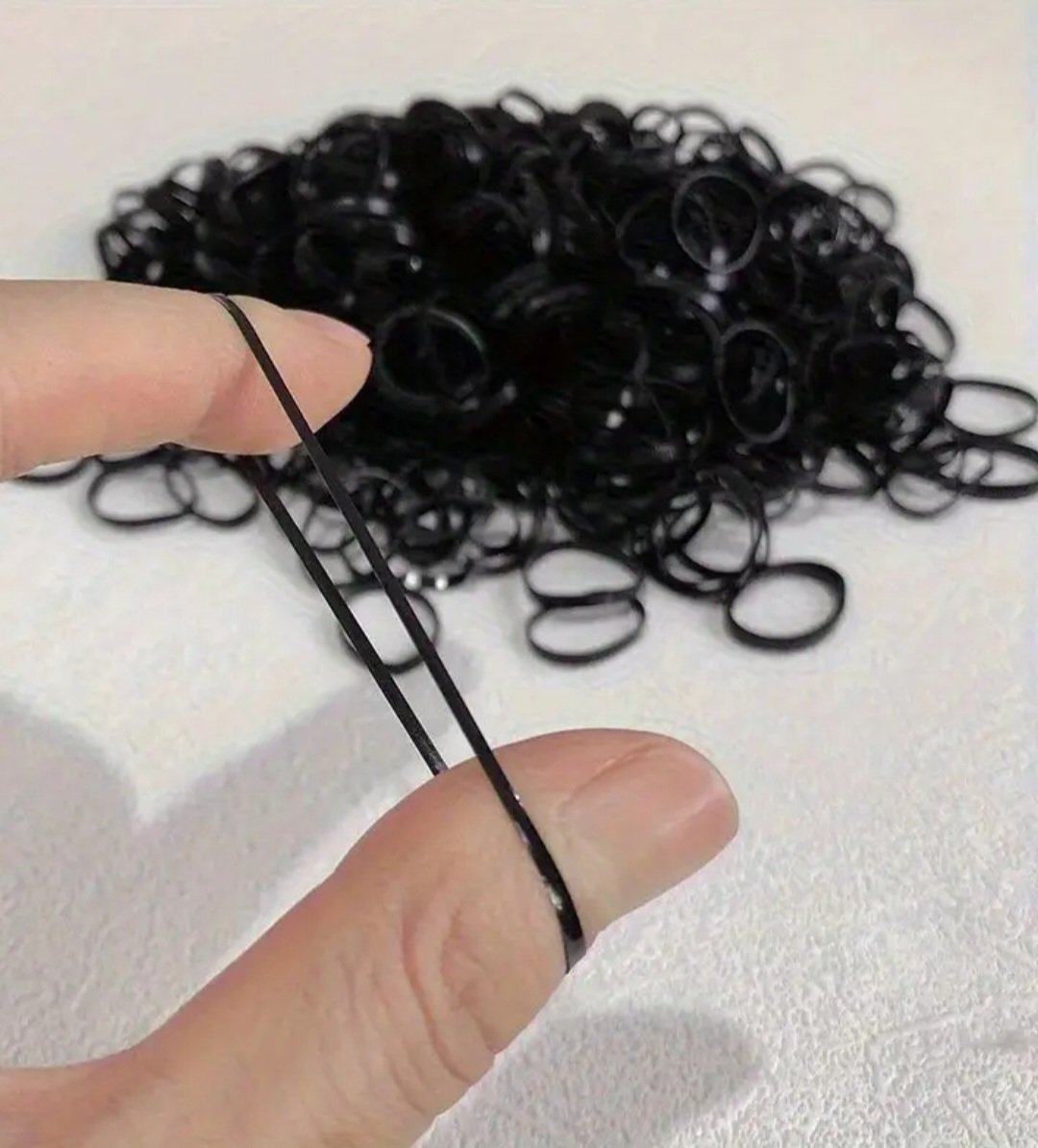 PAQUETE DE LIGAS DESECHABLES PARA EL CABELLO – BLANCO & NEGRO ZJ222094 - Imagen 3