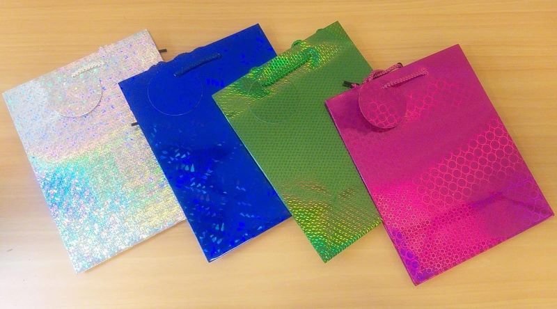 BOLSAS DE REGALO DISEÑOS HOLOGRAMA METALIZADO 23CM X 18CMS -21 - Imagen 3